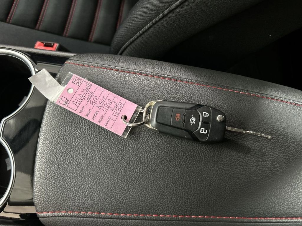 Used 2016 Ford Fusion SE image 12