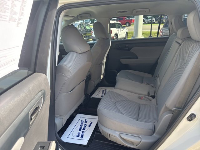 Used 2021 Toyota Highlander LE image 12