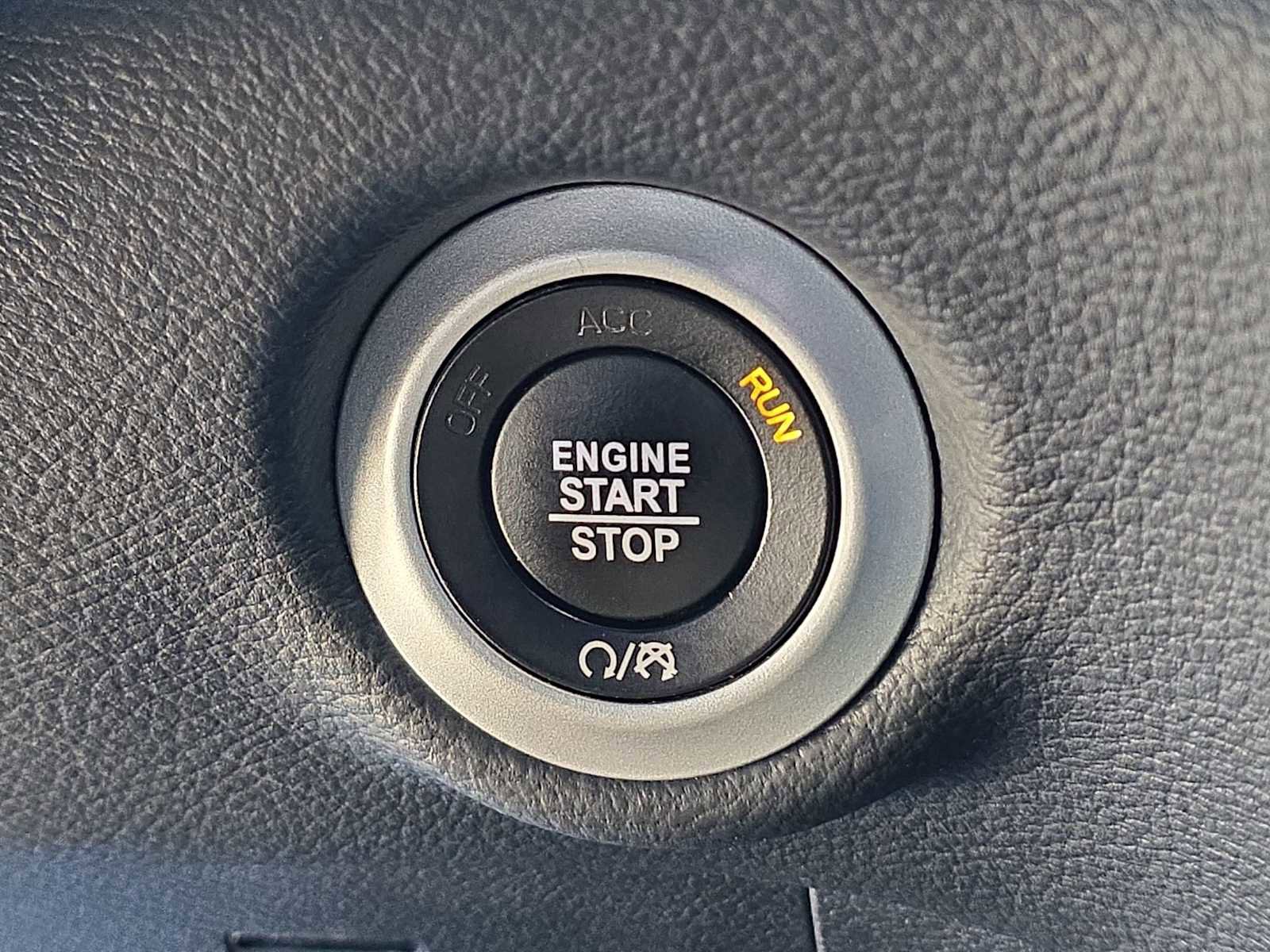 Used 2024 Chrysler Pacifica Premium image 23