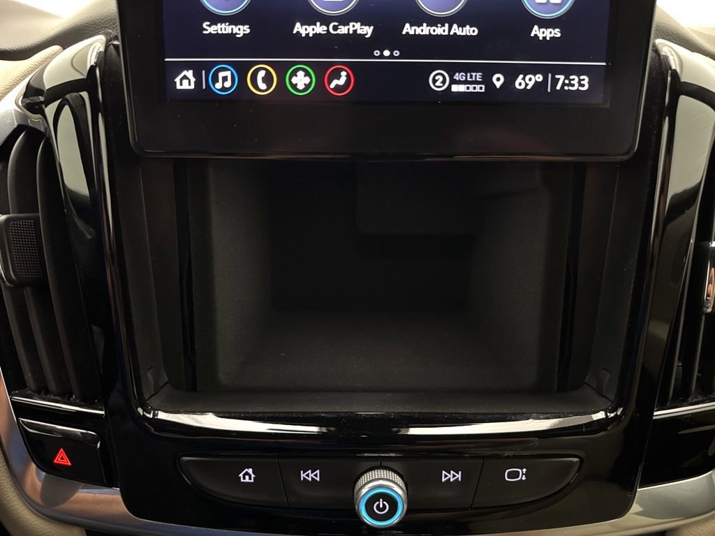 Used 2022 Chevrolet Traverse LT image 34