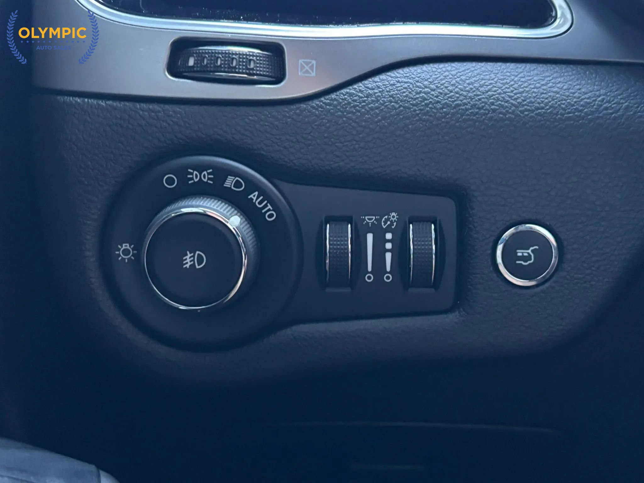 Used 2019 Jeep Cherokee Limited image 34