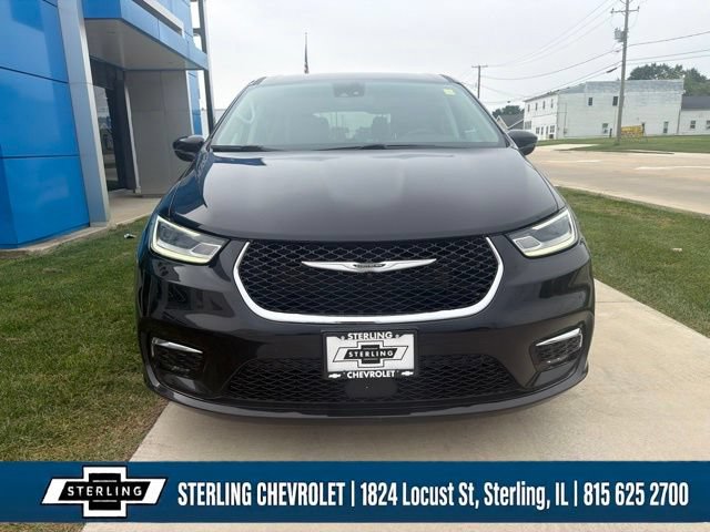 Used 2024 Chrysler Pacifica Touring-L FWD image 8