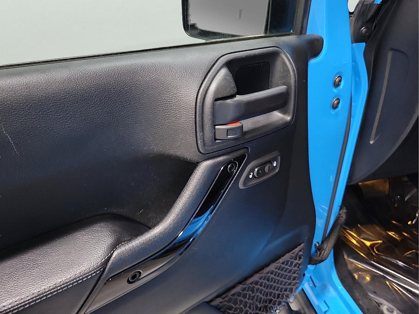 Used 2017 Jeep Wrangler Unlimited Sahara AWD/4WD image 10