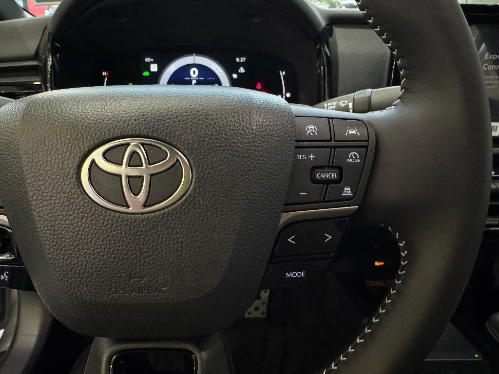 Used 2025 Toyota Camry SE image 15