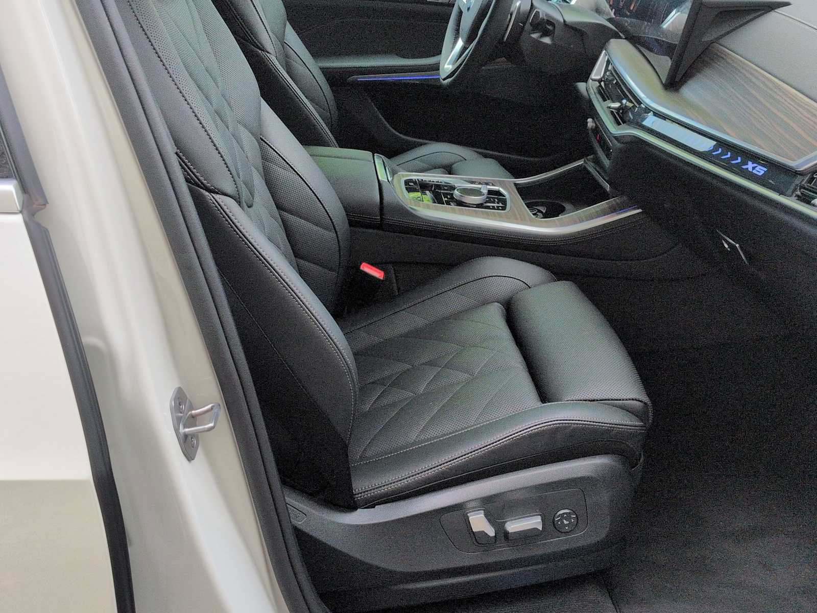 Used 2026 BMW X5 xDrive40i w/ Parking Assistance Package AWD/4WD image 24
