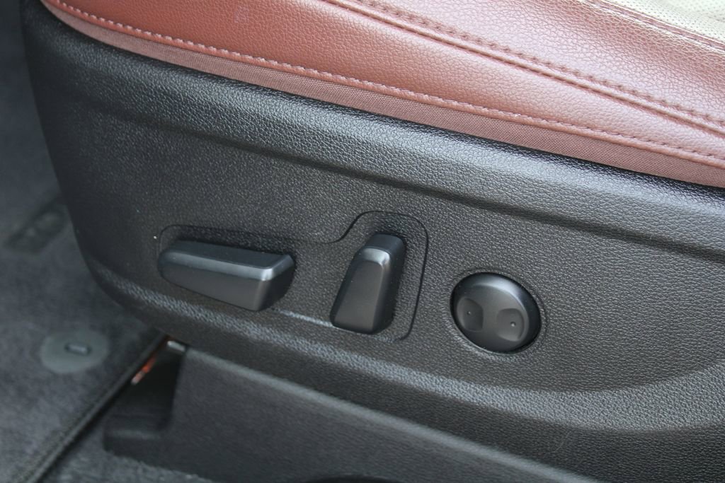 Certified 2024 Kia Telluride EX w/ EX Captain's Chair Package image 25