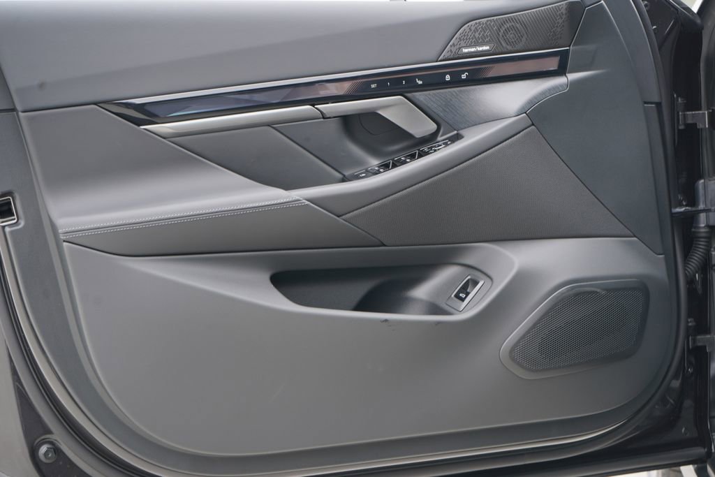 Used 2026 BMW i5 eDrive40 image 10