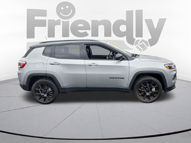 Used 2023 Jeep Compass Latitude w/ Convenience Group AWD/4WD image 4