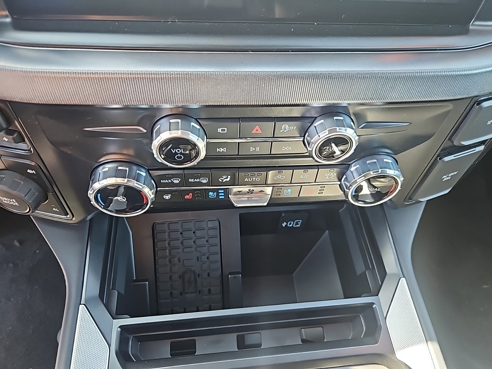 New 2026 Ford F250 Platinum w/ FX4 Off-Road Package image 27