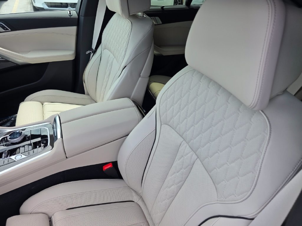 New 2027 BMW X6 M60i AWD/4WD image 9