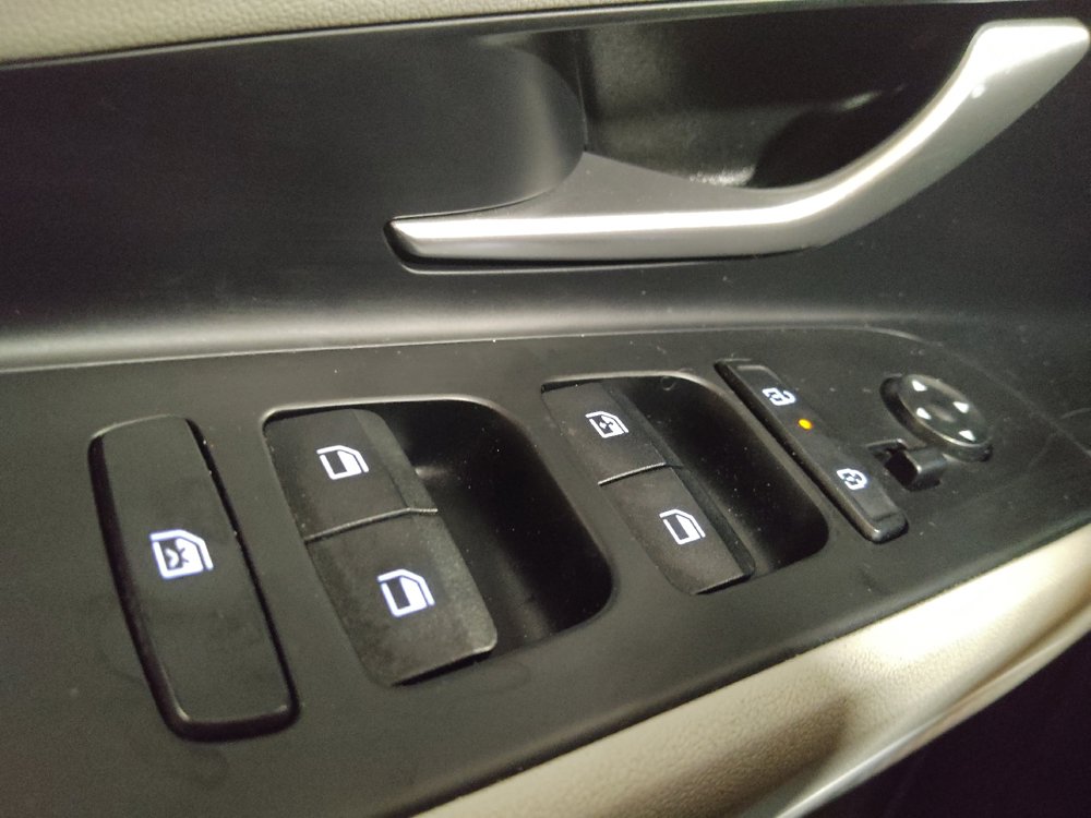 Used 2025 Hyundai Elantra Limited FWD image 27