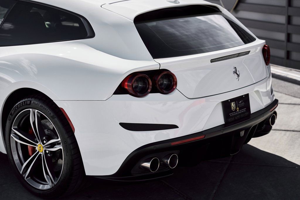 Used 2019 Ferrari GTC4Lusso image 10