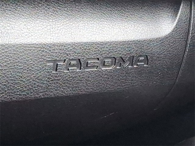 Used 2017 Toyota Tacoma SR5 w/ SR5 Appearance Package (SM) image 24