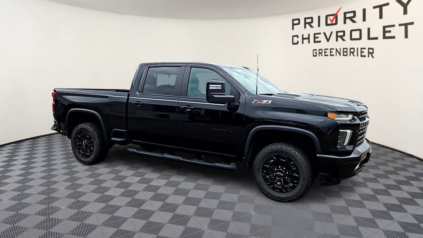 Used 2023 Chevrolet Silverado 2500 LT w/ Midnight Edition AWD/4WD image 2
