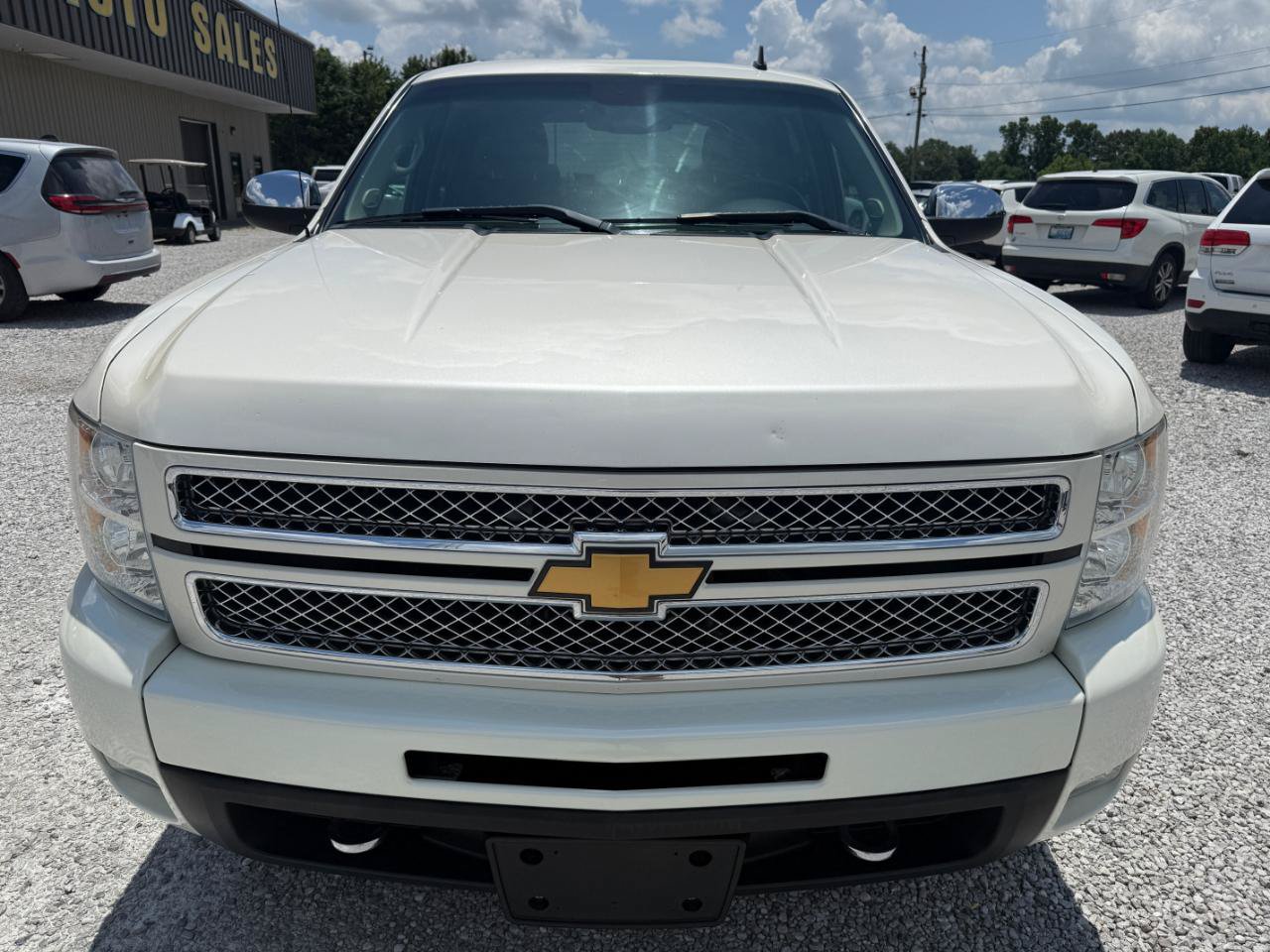 Used 2013 Chevrolet Silverado 1500 LTZ w/ LTZ White Diamond Edition AWD/4WD image 2