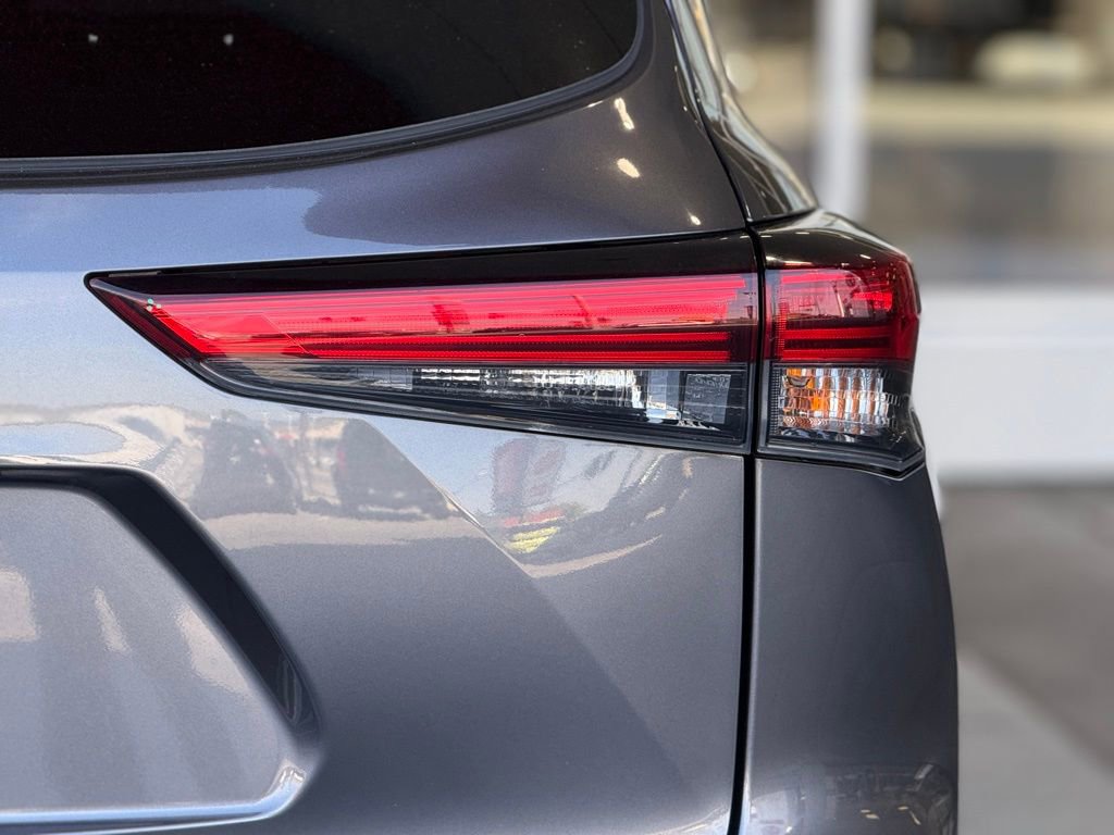 Used 2023 Toyota Highlander XLE image 13