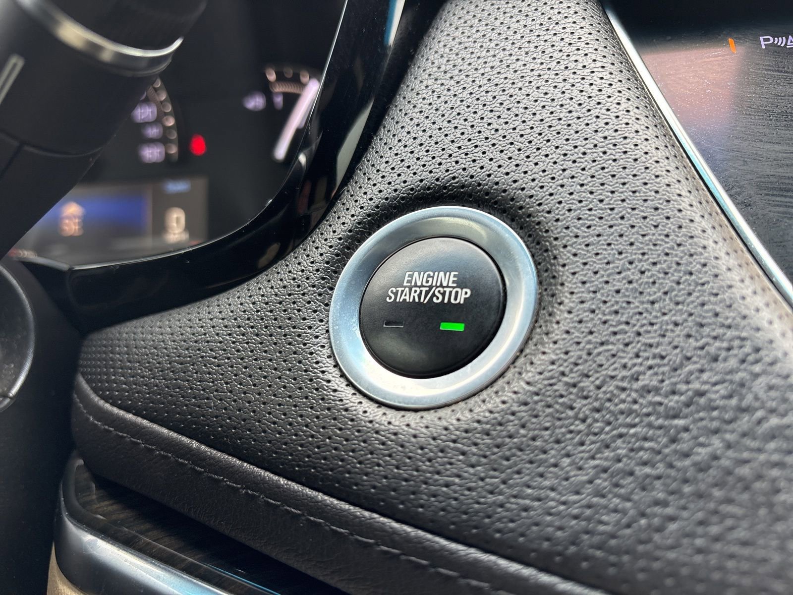 Used 2018 Cadillac XT5 FWD image 24