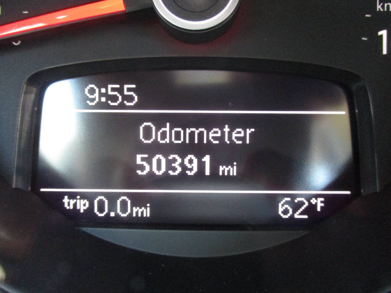 Used 2015 Volkswagen Beetle 1.8T FWD image 3