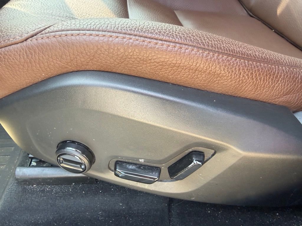 Used 2023 Volvo XC60 T8 Plus image 14