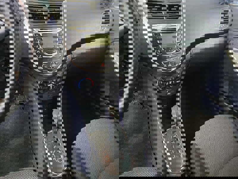 Used 2012 Hyundai Accent GS image 24