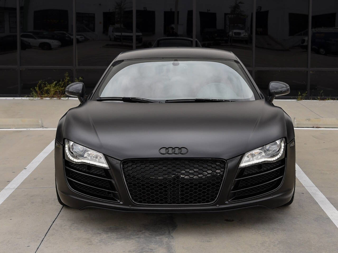 Used 2012 Audi R8 V10 w/ Enhanced Leather Pkg image 4