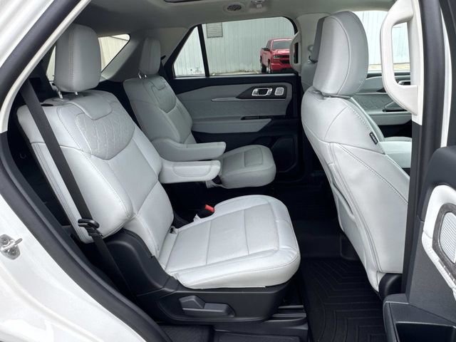 Used 2025 Ford Explorer Platinum w/ Ultimate Package image 13