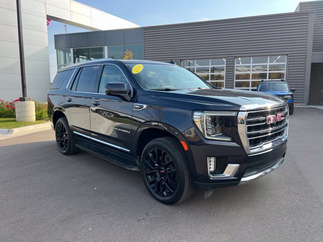 Used 2024 GMC Yukon SLT w/ SLT Luxury Package AWD/4WD image 3