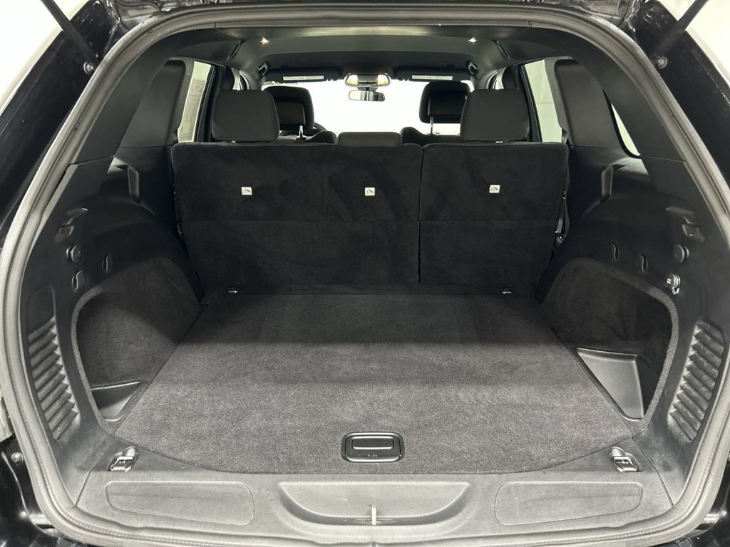 Used 2019 Jeep Grand Cherokee Laredo AWD/4WD image 21