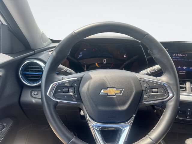 Used 2025 Chevrolet Trax LT w/ LT Convenience Package FWD image 14