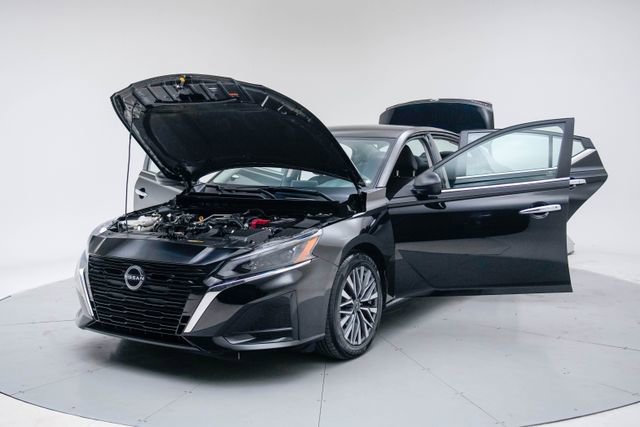 Used 2024 Nissan Altima 2.5 SV image 17