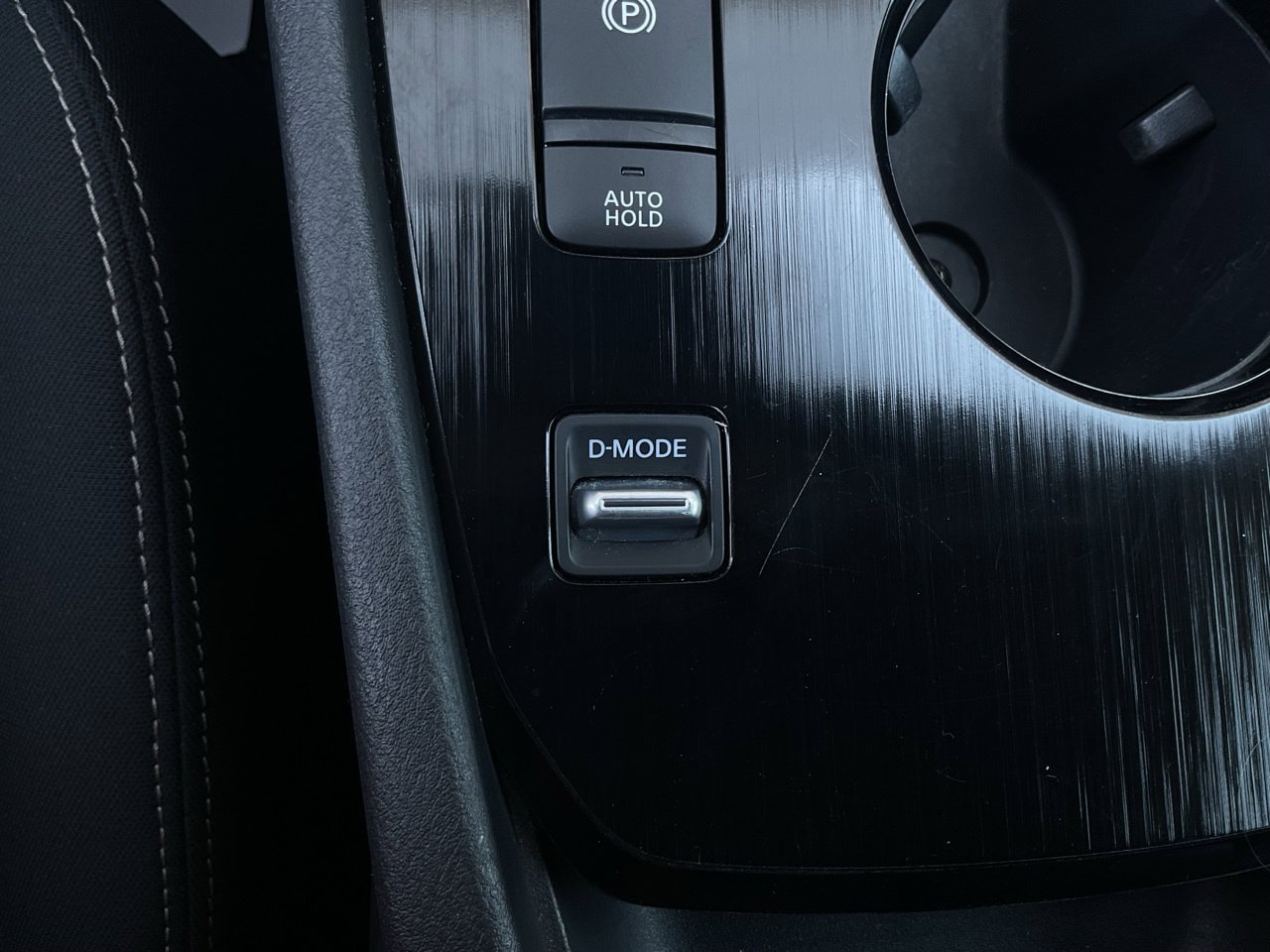 Used 2025 Nissan Rogue SV FWD image 24
