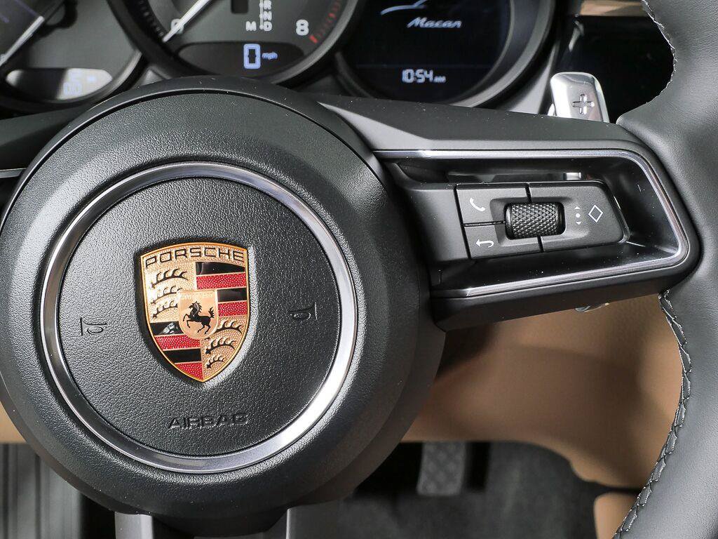 Certified 2026 Porsche Macan Turbo AWD/4WD image 11
