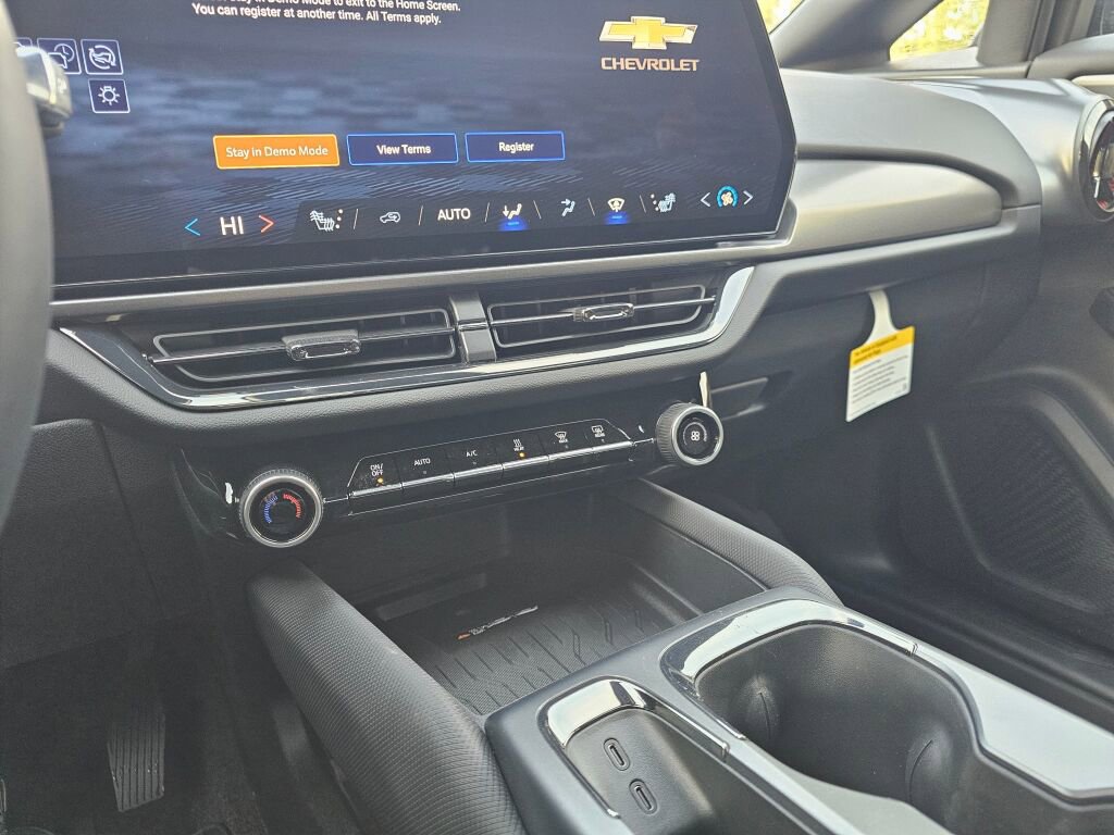 New 2026 Chevrolet Equinox EV RS AWD/4WD image 18