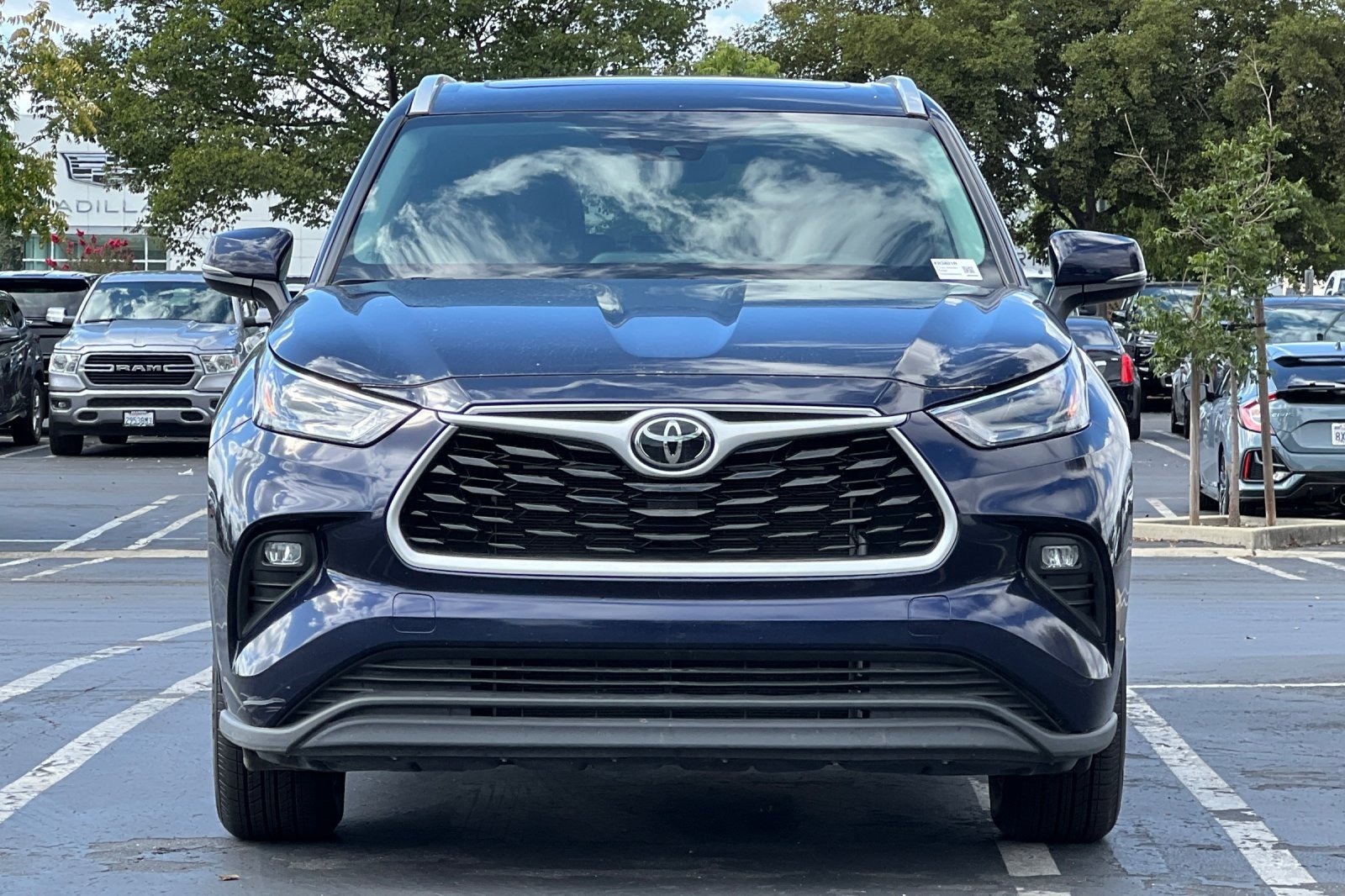 Used 2024 Toyota Highlander XLE image 9