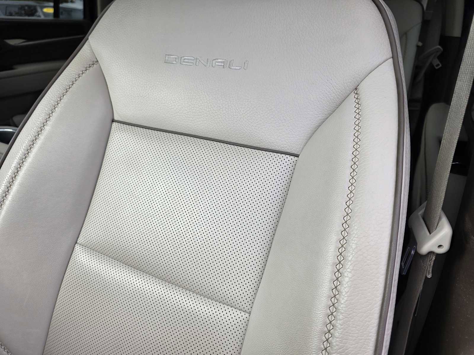 Used 2022 GMC Yukon XL Denali image 15