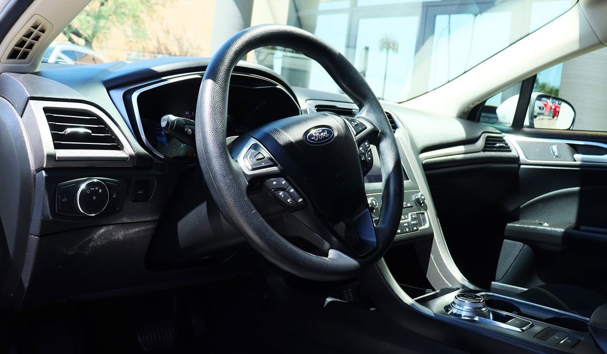Used 2020 Ford Fusion SE image 39