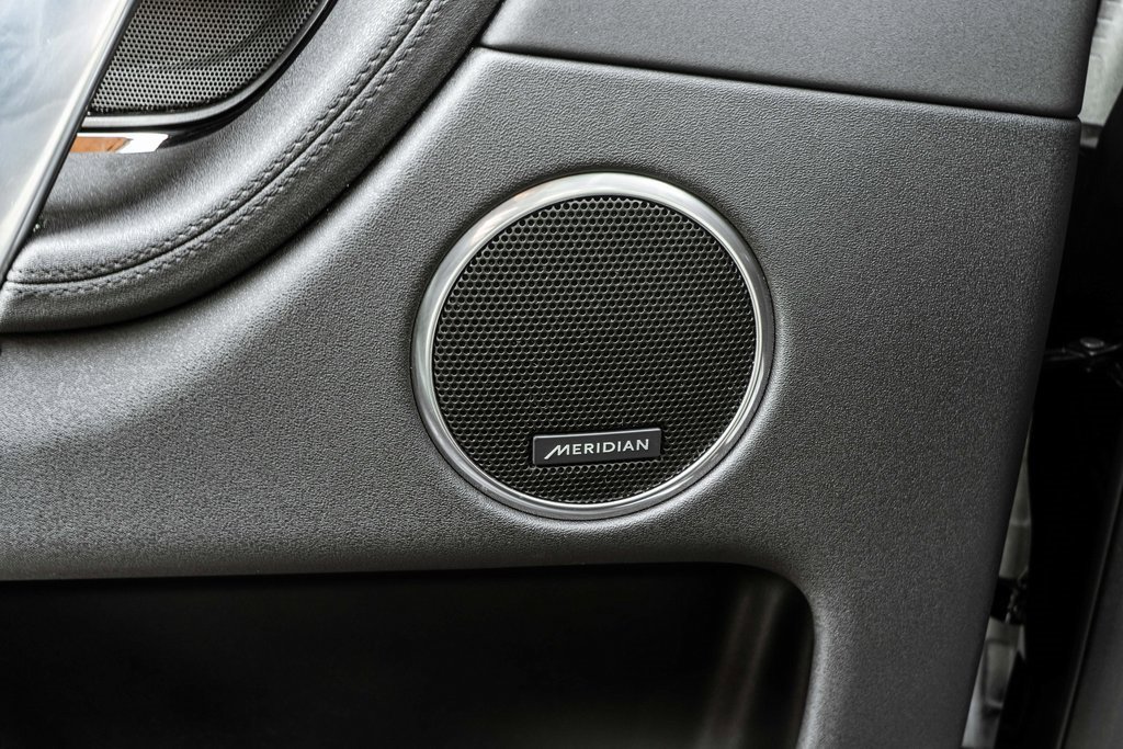 Used 2023 Land Rover Discovery Sport SE image 16