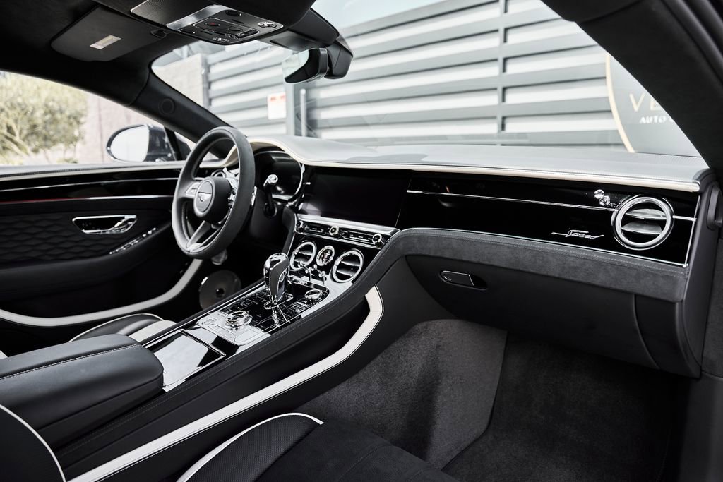 Used 2025 Bentley Continental GT Speed AWD/4WD image 33