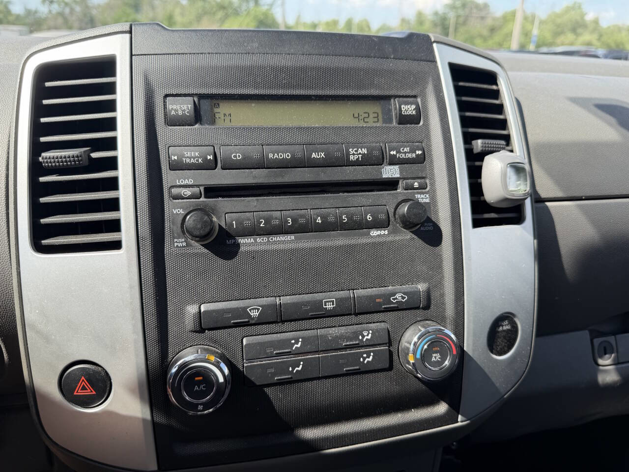 Used 2012 Nissan Frontier SV w/ SV Premium Utility Pkg AWD/4WD image 22