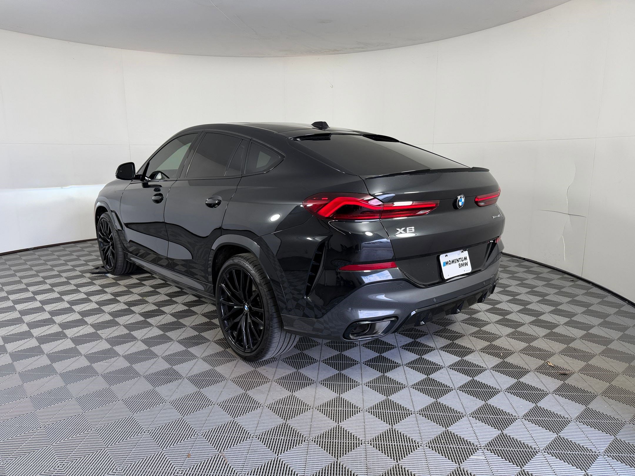 Used 2024 BMW X6 xDrive40i w/ Executive Package AWD/4WD image 3