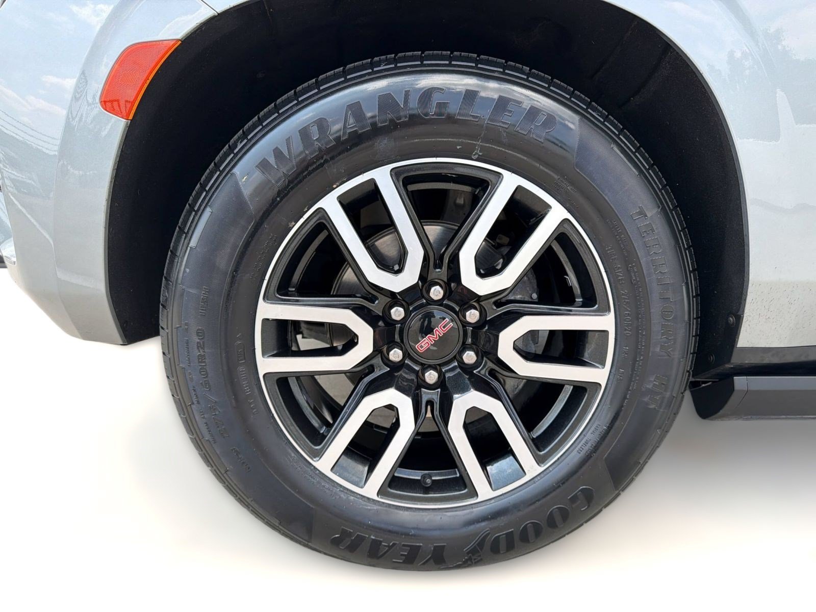 Used 2024 GMC Yukon AT4 w/ AT4 Premium Plus Package AWD/4WD image 12