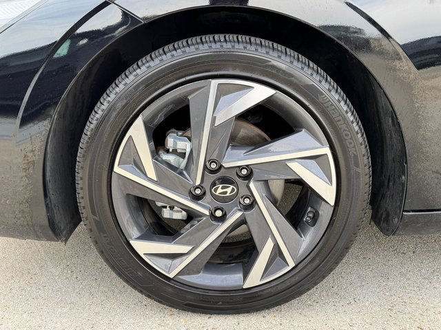 Used 2025 Hyundai Elantra SEL image 13