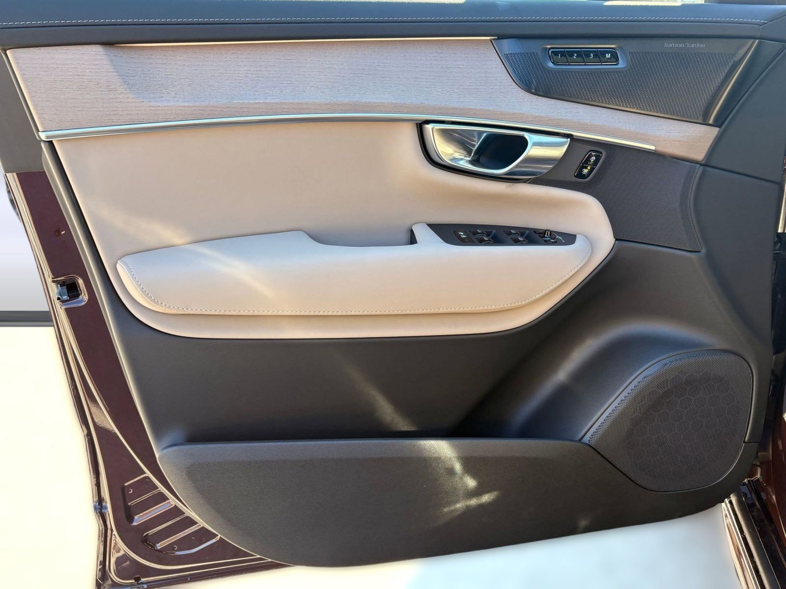 New 2026 Volvo XC90 B6 Plus w/ Protection Package image 15