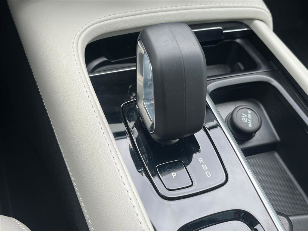 Used 2025 Volvo XC90 B6 Plus w/ Protection Package Premier image 16