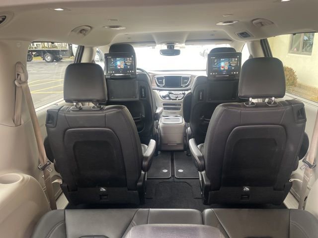 Used 2019 Chrysler Pacifica Touring-L Plus image 18