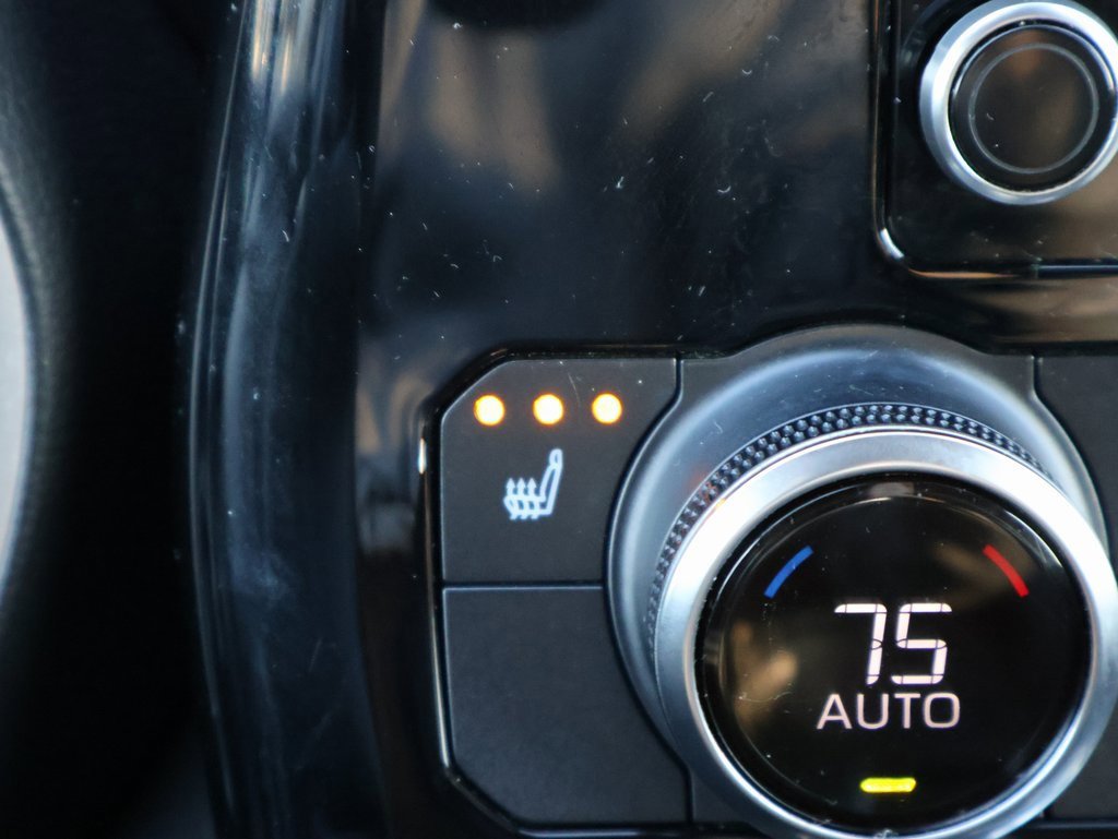 Used 2020 Toyota Highlander XLE image 24