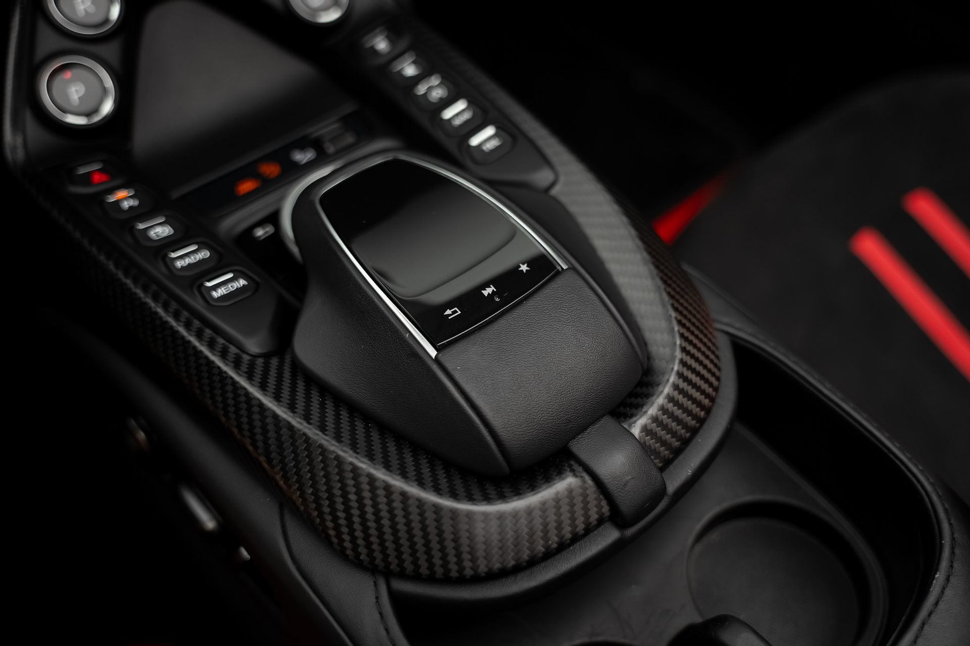 Used 2023 Aston Martin V8 Vantage Roadster RWD image 53