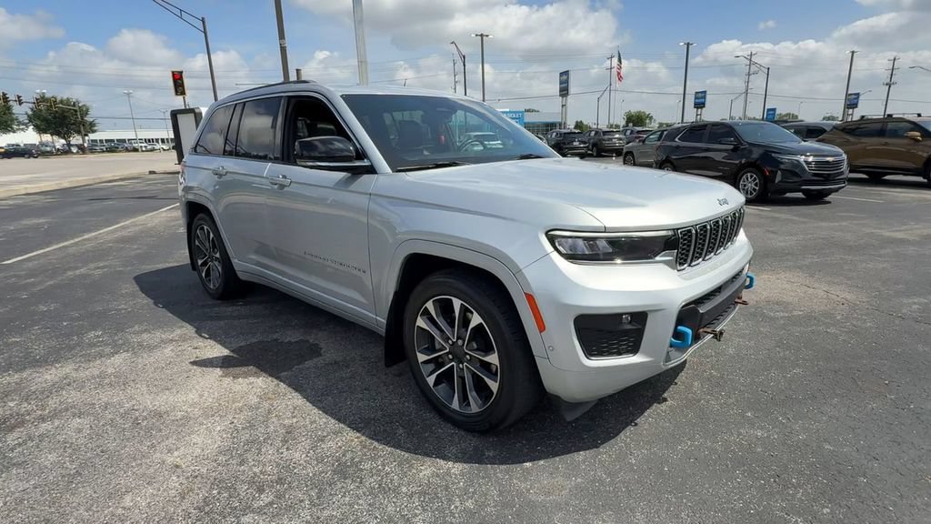 Used 2022 Jeep Grand Cherokee Overland w/ Advanced Protech Group III AWD/4WD image 2