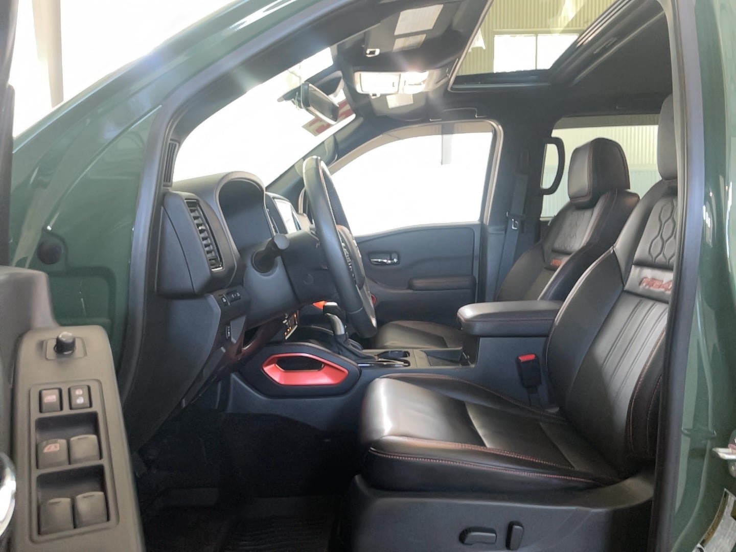 Used 2024 Nissan Frontier PRO-4X w/ Pro Premium Package AWD/4WD image 9
