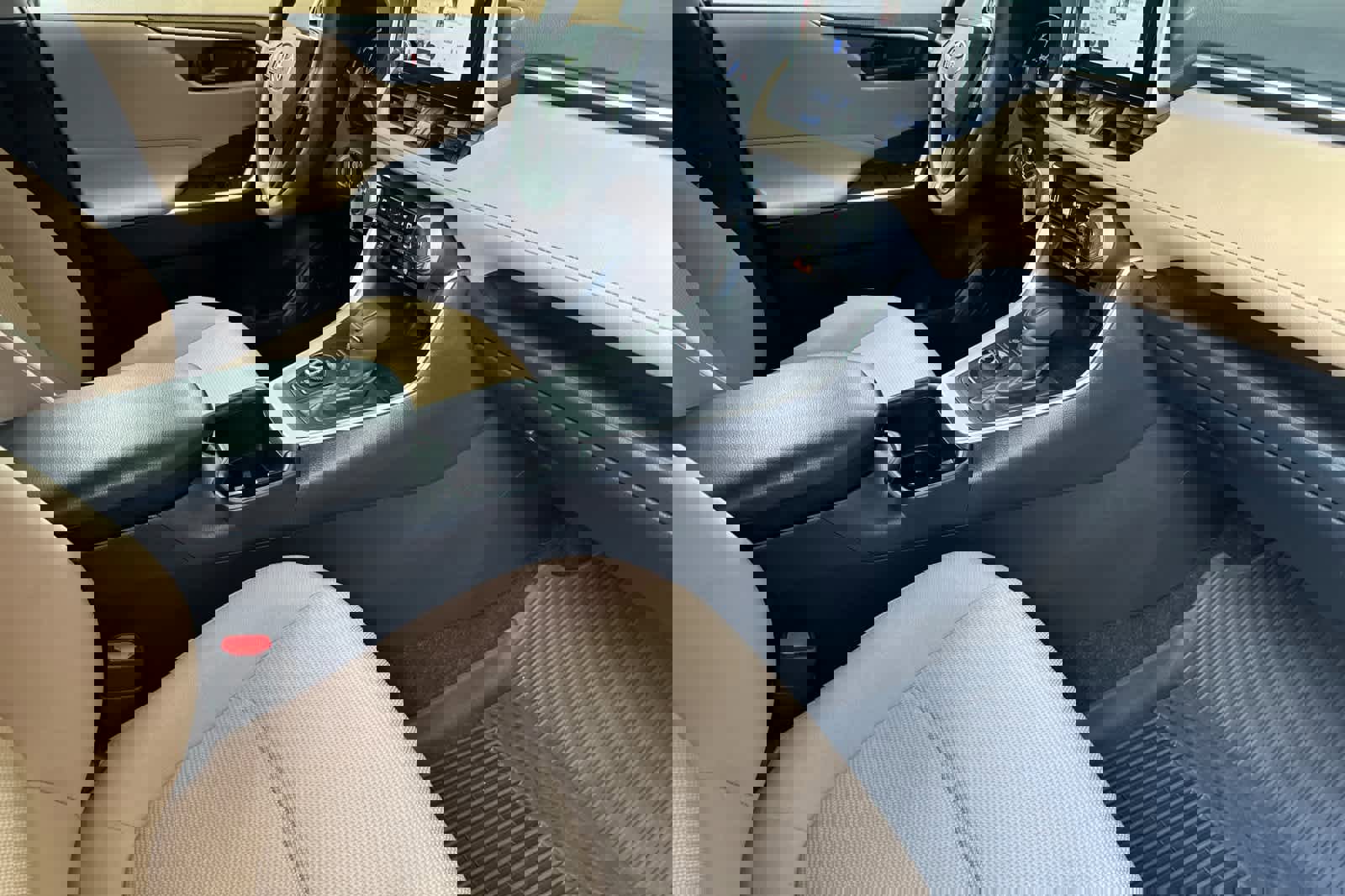 Used 2025 Toyota RAV4 LE AWD/4WD image 17